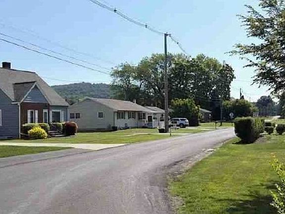 Exterior Neighborhood (street photo)