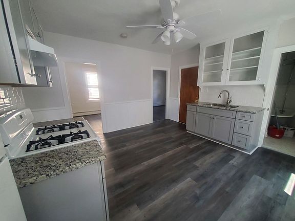 3rd image of 54 Mary Ave Floor 2