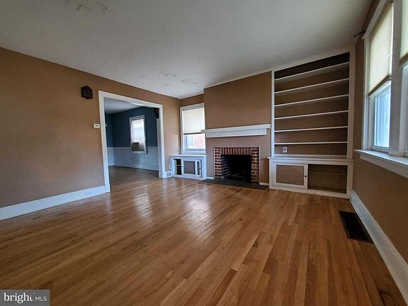 2nd image of 1502 Willis Pl