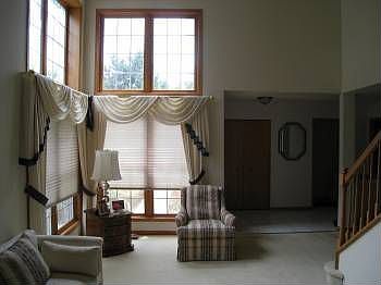 2nd image of 836 Fairmont Ct