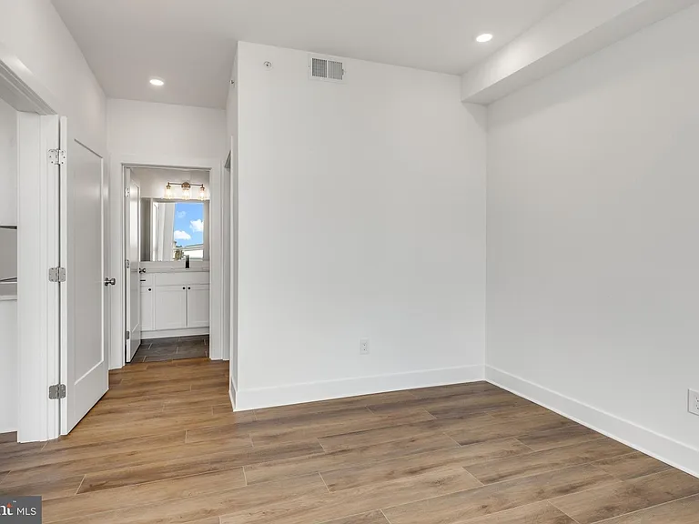 2214 N Front St #204 — Photo 13