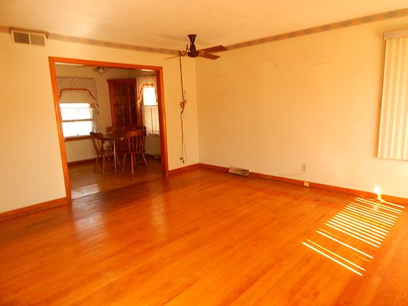 4th image of 36 Whitehall Ave