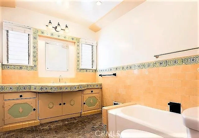 223 1/2 S Gale Dr — Photo 25