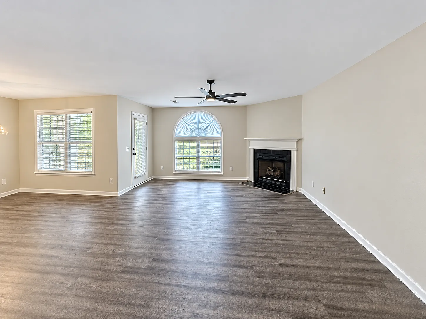 2 bed, 1116 sqft, $1,500 — Photo 1