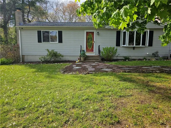 40 Evergreen Rd, North Kingstown, RI 02852