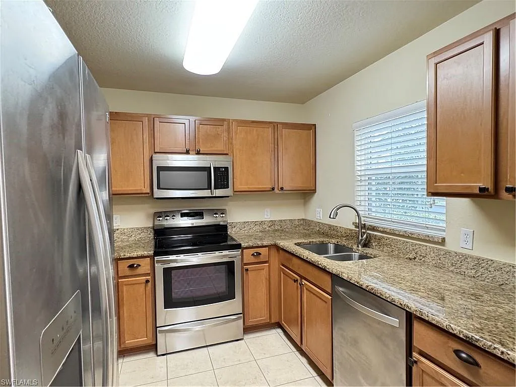 2 bed, 2.5 bath, 1425 sqft, $2,200 — Photo 4