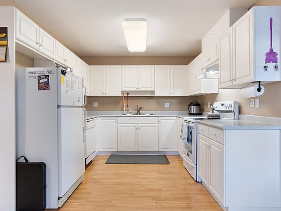 3rd image of 9855 Quarry Rd #108