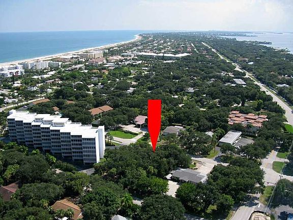 3rd image of 915 E Causeway Blvd