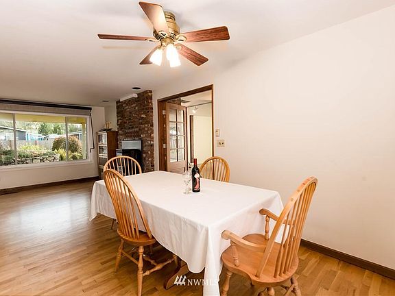 5th image of 14904 Larch Way