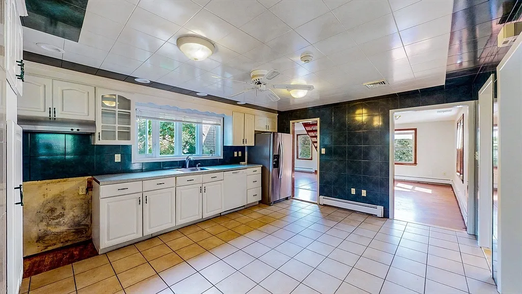3 bed, 2.0 bath, 1850 sqft, $4,400 — Photo 4