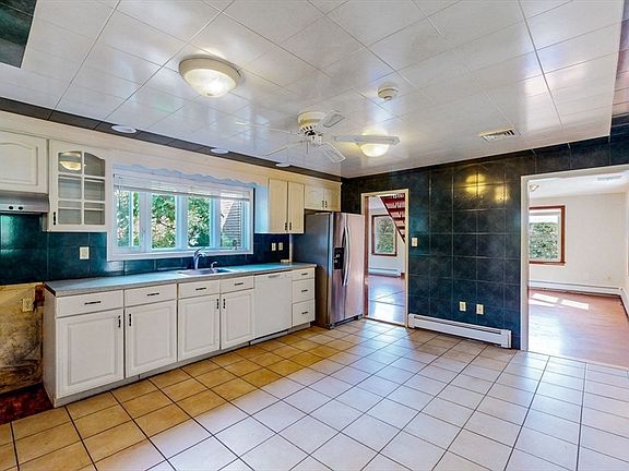 4th image of 298 River St #298