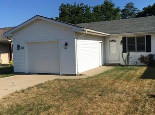 205 Wintergreen Dr, Chatham, IL 62629