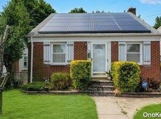 306 Locust Ave, Uniondale, NY 11553