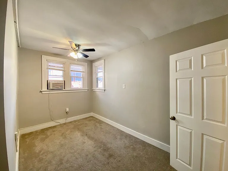 1029 Dana Apts — Photo 10