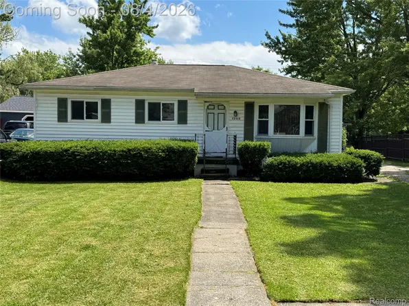 1285 W Oregon St, Lapeer, MI 48446