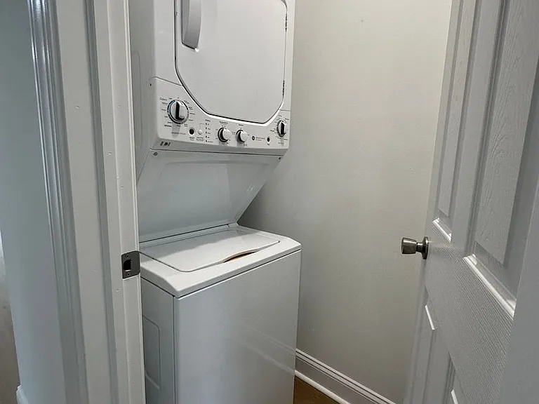 1209 N Franklin St — Photo 12