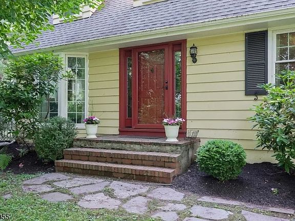 3rd image of 924 Maurice Ave #1