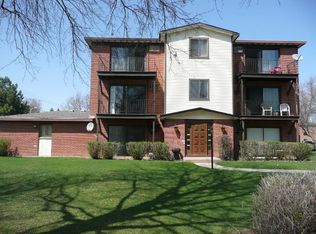 729 W 65th St APT 5, Westmont, IL 60559