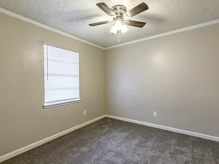 4634 Fordham St — Photo 22