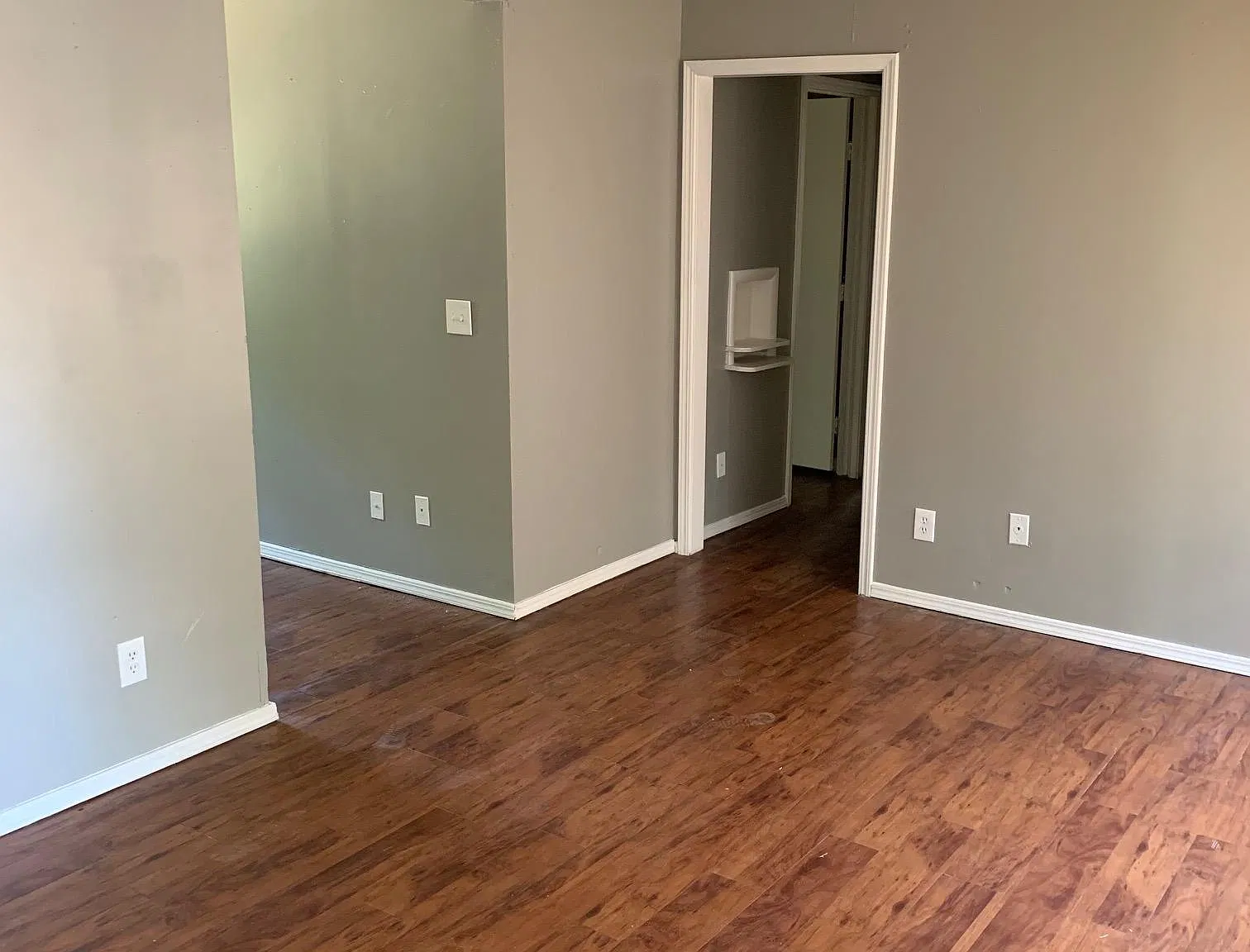 3 bed, 1100 sqft, $1,200 — Photo 2