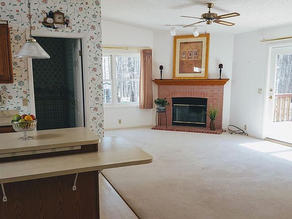 5th image of 105 Paul Ave