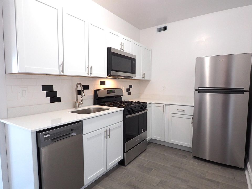 1st image of 1969 W Foster Ave #4