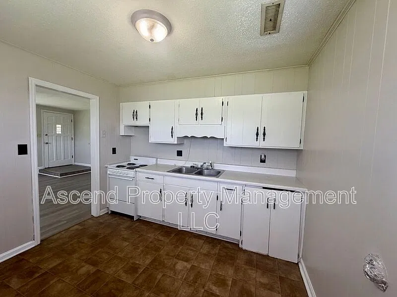 1 bed, 1.0 bath, $700 — Photo 4