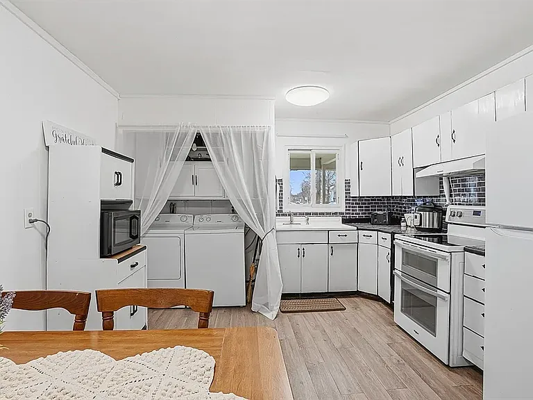 25 Lyman St — Photo 10