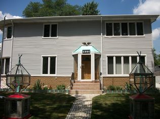 922 Coach Rd, Homewood, IL 60430