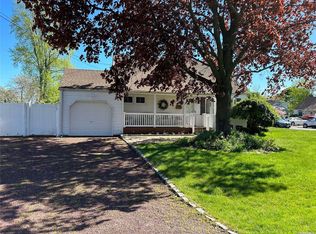 156 Weeks Rd, North Babylon, NY 11703