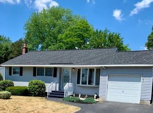 9 Castle Ct, Loudonville, NY 12211