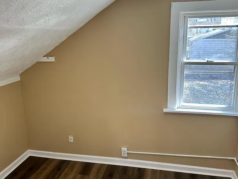 464 Grandview Ave — Photo 13