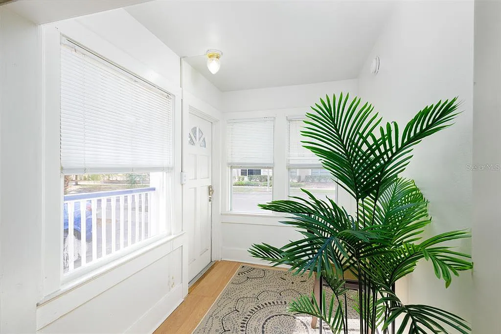 2 bed, 1.0 bath, 1308 sqft, $2,350 — Photo 4