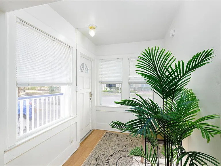 1043 7th Ave N #1 — Photo 4