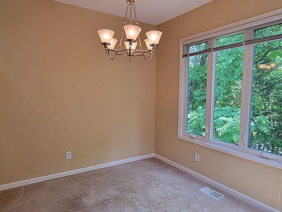 5th image of 207 Mountain Ridge Dr SE