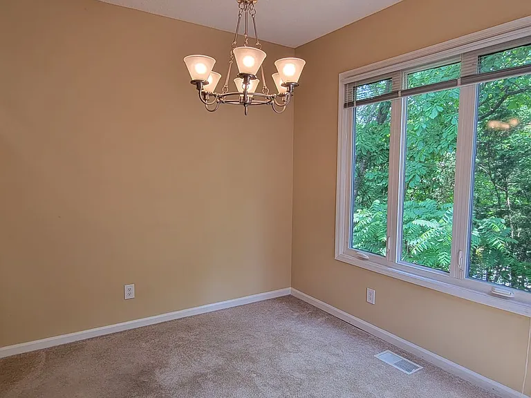 207 Mountain Ridge Dr SE — Photo 5