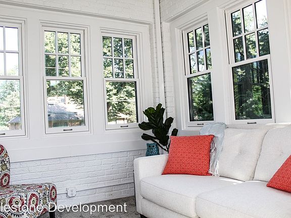 3rd image of 3817 Dewey Ave
