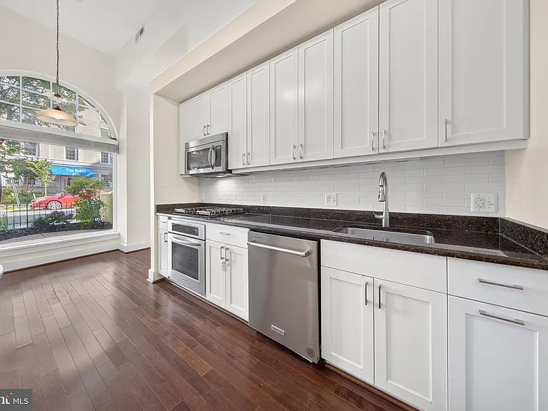 2160 California St NW #101 — Photo 10
