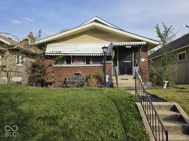 1st image of 525 N Riley Ave