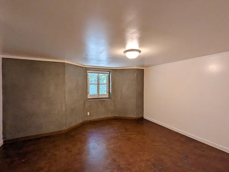 Hillegass Court Apartments — Photo 36