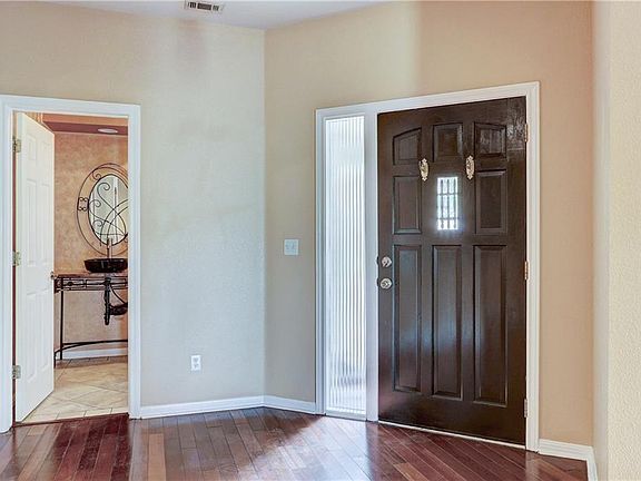 3rd image of 5501 Oakwood Cv #A