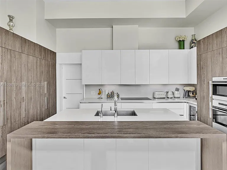 307 Holiday Dr — Photo 34