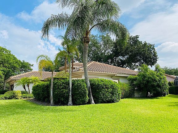 2nd image of 4470 Highland Oaks Cir