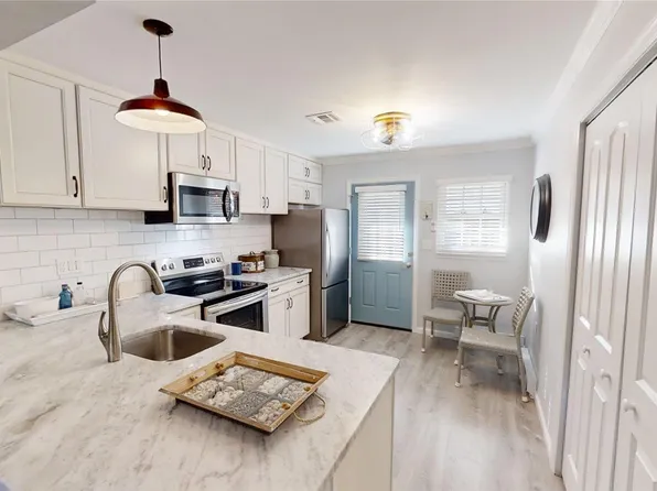 396 Woodbridge Drive #D, Ridge, NY 11961