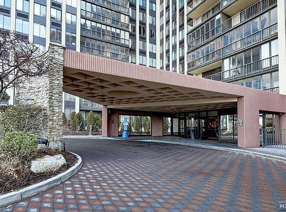 2nd image of 300 Winston Dr APT 1922