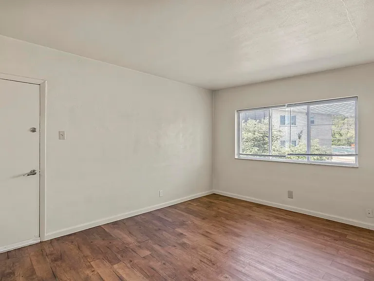 Westport Edge Apartments — Photo 42