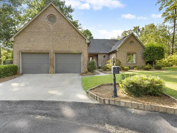 202 Deer Run Ln, Greenwood, SC 29646