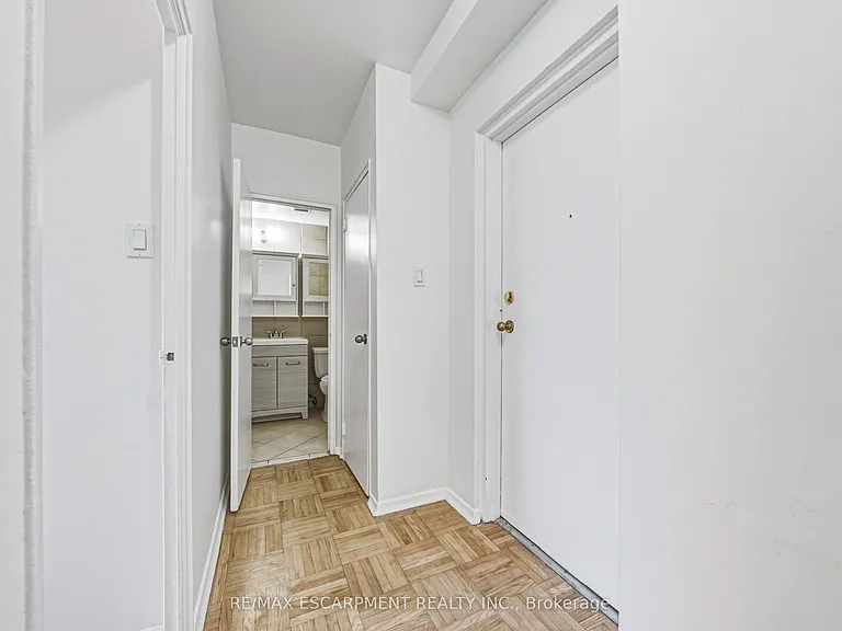 325A James St S #401 — Photo 5