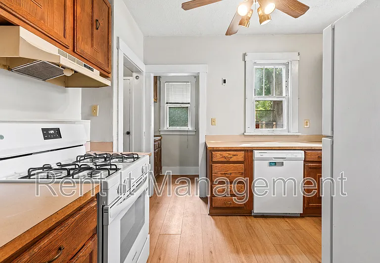 2315 N 61st St — Photo 12