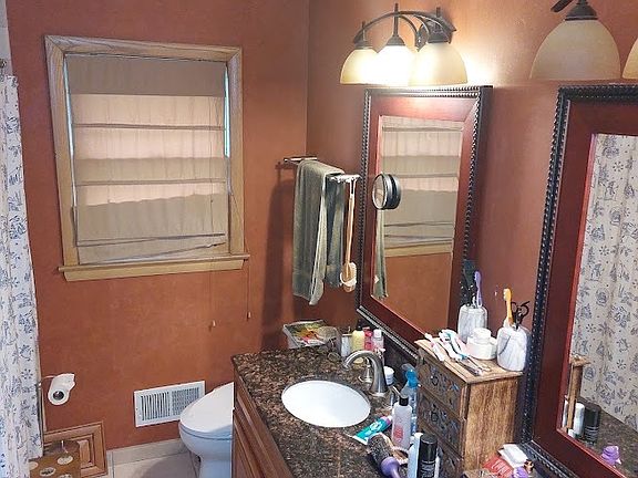 4th image of 406 W Marion St